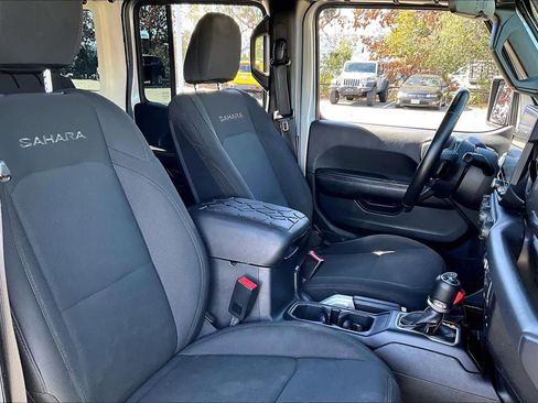 Used 2018 Jeep Wrangler Unlimited Sahara image 8
