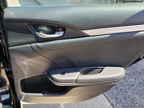Used 2019 Honda Civic Touring image 19