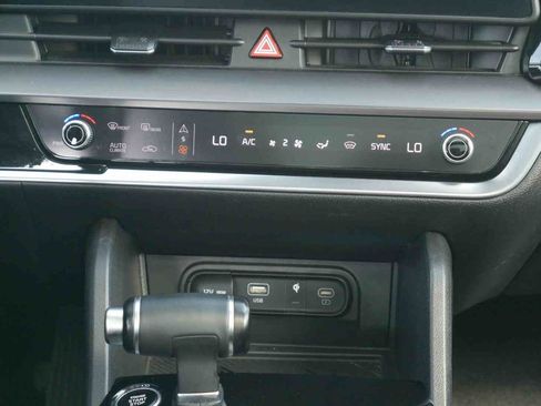 Used 2023 Kia Sportage EX AWD/4WD image 7