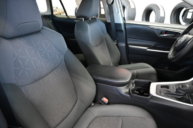 Used 2024 Toyota RAV4 XLE AWD/4WD image 9