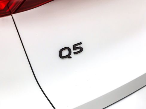 New 2025 Audi Q5 Prestige image 9
