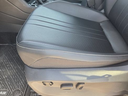 Used 2024 Volkswagen Tiguan SE FWD image 21