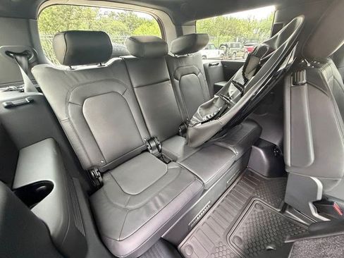 New 2026 Land Rover Defender 130 X-Dynamic SE AWD/4WD image 17
