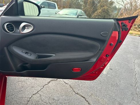 Used 2019 Nissan 370Z Touring image 15