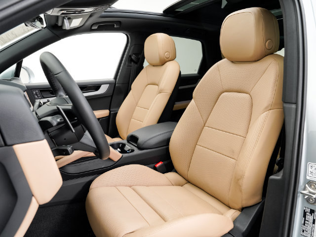 Certified 2026 Porsche Cayenne AWD/4WD image 5