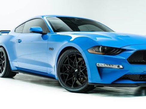 Used 2022 Ford Mustang GT Premium w/ GT Performance Package RWD image 3