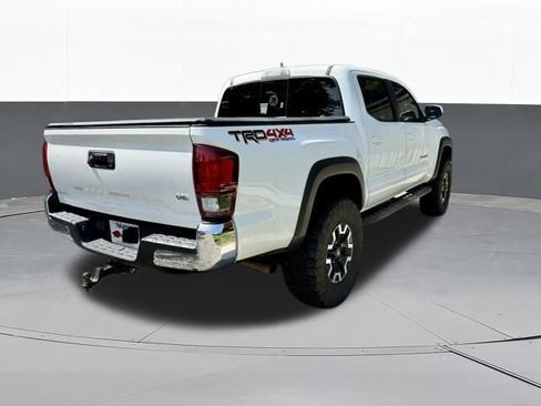 Used 2018 Toyota Tacoma TRD Off-Road AWD/4WD image 10
