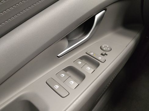 Used 2025 Hyundai Elantra SE FWD image 27