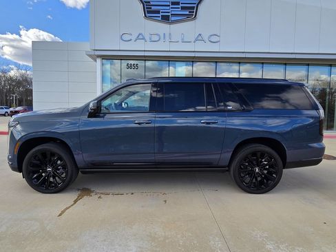 New 2026 Cadillac Escalade ESV Platinum Sport w/ LPO, ONYX Package image 2