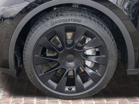 Used 2024 Tesla Model Y Long Range image 31