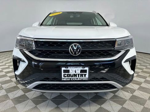 Used 2022 Volkswagen Taos SE AWD/4WD image 2