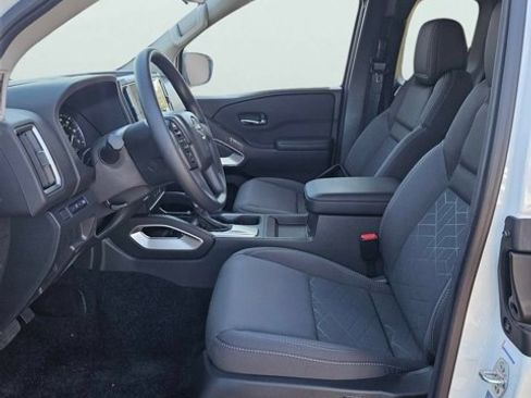 Certified 2025 Nissan Frontier SV RWD image 10