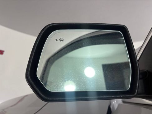 Used 2019 GMC Acadia Denali w/ Technology Package FWD image 17