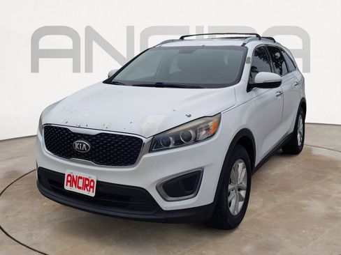 Used 2016 Kia Sorento LX w/ LX Convenience Package image 8