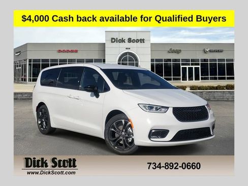 New 2026 Chrysler Pacifica Select image 1