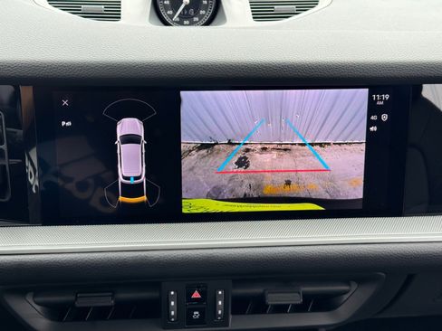 Used 2024 Porsche Cayenne w/ Premium Package image 32