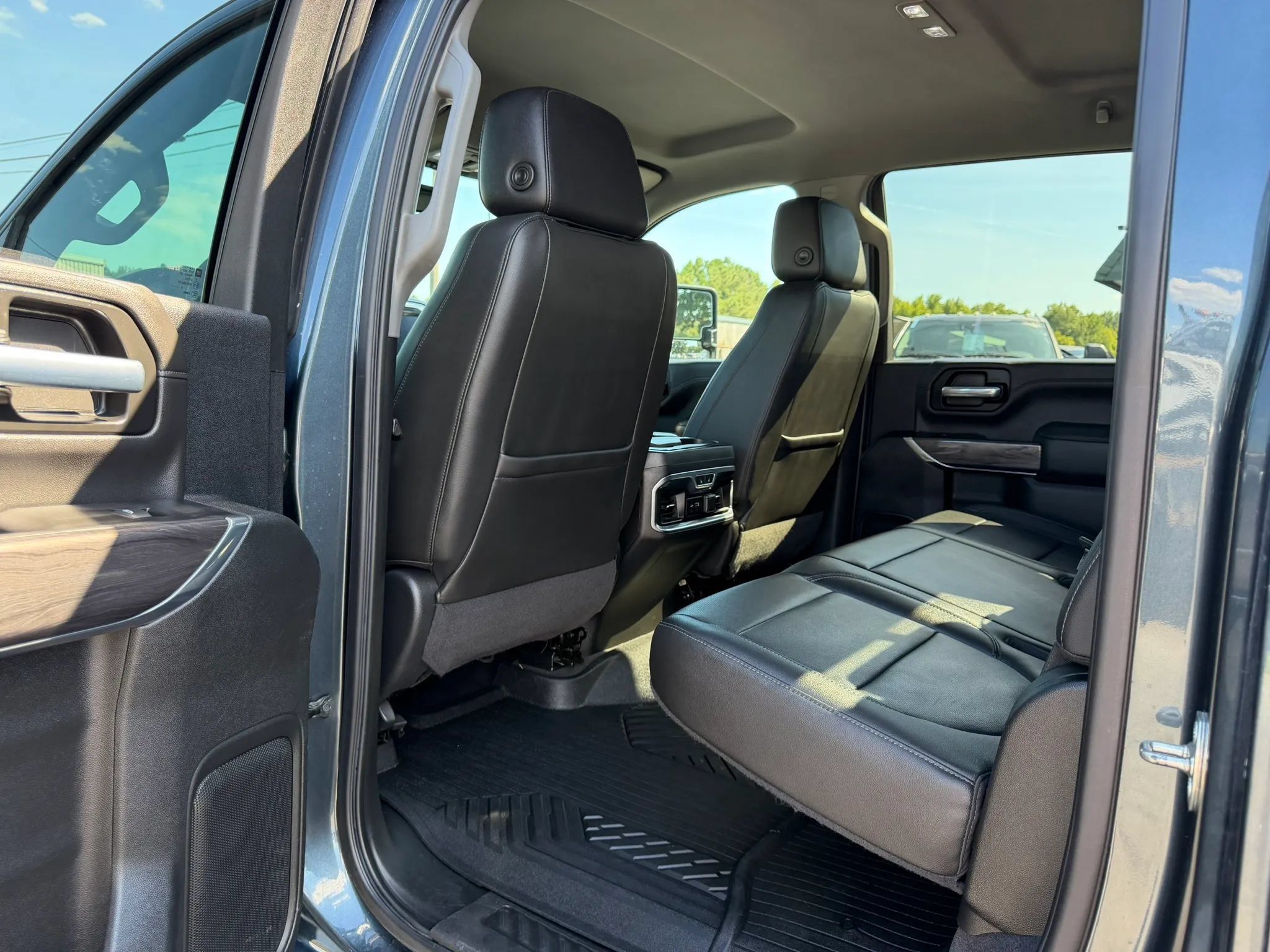 Used 2020 Chevrolet Silverado 2500 LTZ w/ LTZ Plus Package AWD/4WD image 22