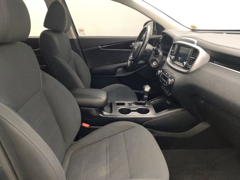 Used 2019 Kia Sorento S FWD image 21