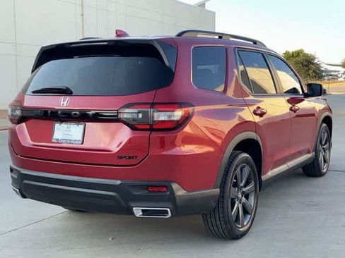 Used 2023 Honda Pilot Sport image 6
