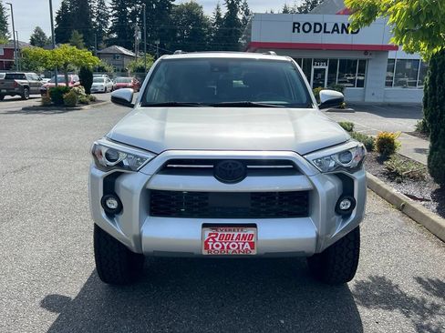 Used 2022 Toyota 4Runner SR5 AWD/4WD image 4