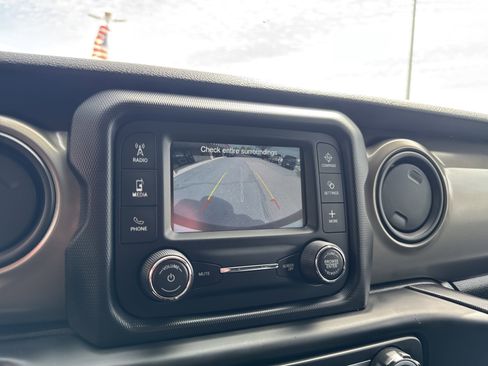Used 2018 Jeep Wrangler Unlimited Sport S AWD/4WD image 21