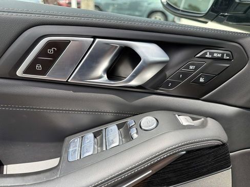 Used 2024 BMW X7 M60i AWD/4WD image 8