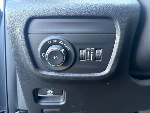 Used 2023 Jeep Grand Cherokee L Limited AWD/4WD image 25
