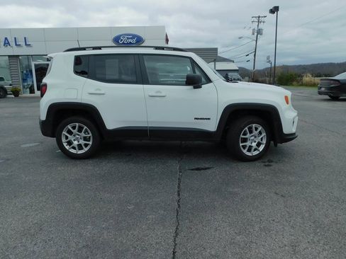 Used 2023 Jeep Renegade Latitude w/ Premium Group image 10