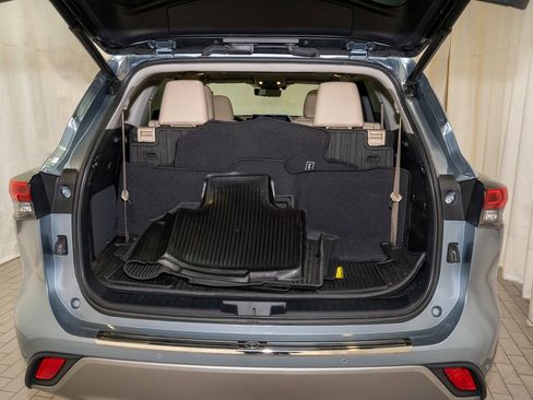 Used 2021 Toyota Highlander Platinum image 6