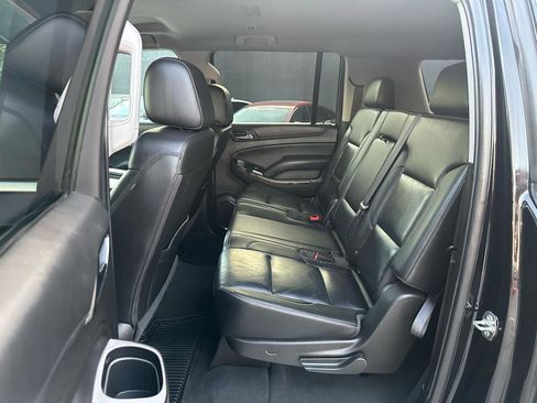 Used 2019 Chevrolet Suburban LT RWD image 32