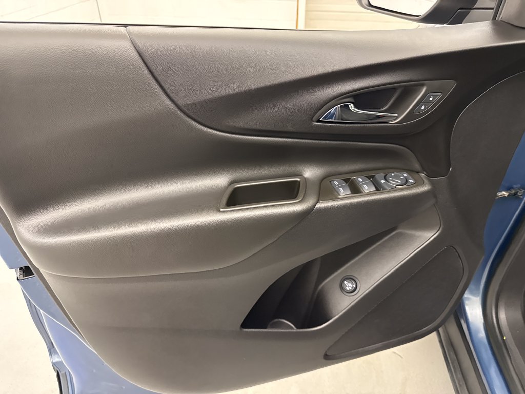 Used 2024 Chevrolet Equinox LT AWD/4WD image 15