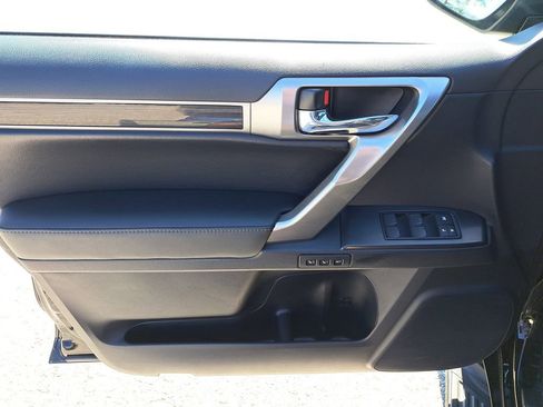 Used 2022 Lexus GX 460 Premium w/ Premium Package image 14