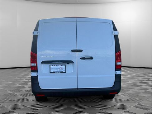 Used 2023 Mercedes-Benz Metris image 4