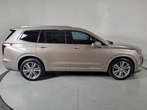 Used 2022 Cadillac XT6 Premium Luxury w/ Platinum Package image 3