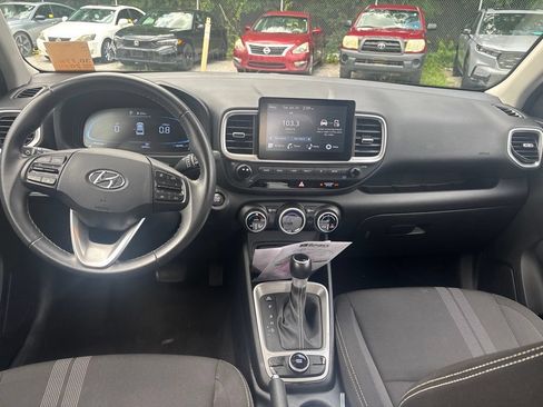 Used 2025 Hyundai Venue SEL FWD image 12