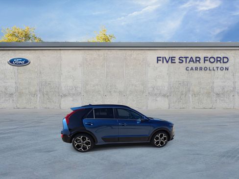 Used 2023 Kia Niro SX Touring image 10