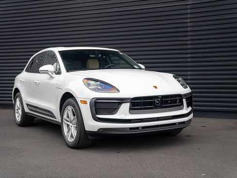 Certified 2026 Porsche Macan AWD/4WD image 27