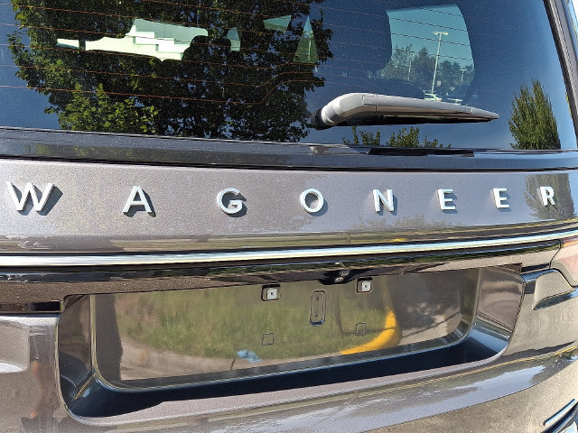 Used 2024 Jeep Wagoneer Series III AWD/4WD image 27