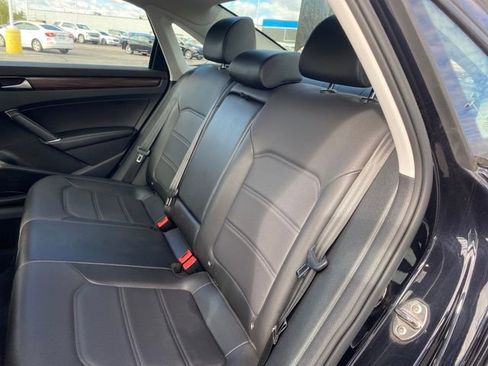 Used 2022 Volkswagen Passat 2.0T image 18