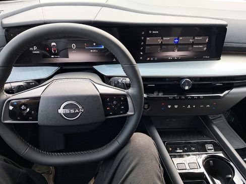 New 2025 Nissan Murano SL image 14