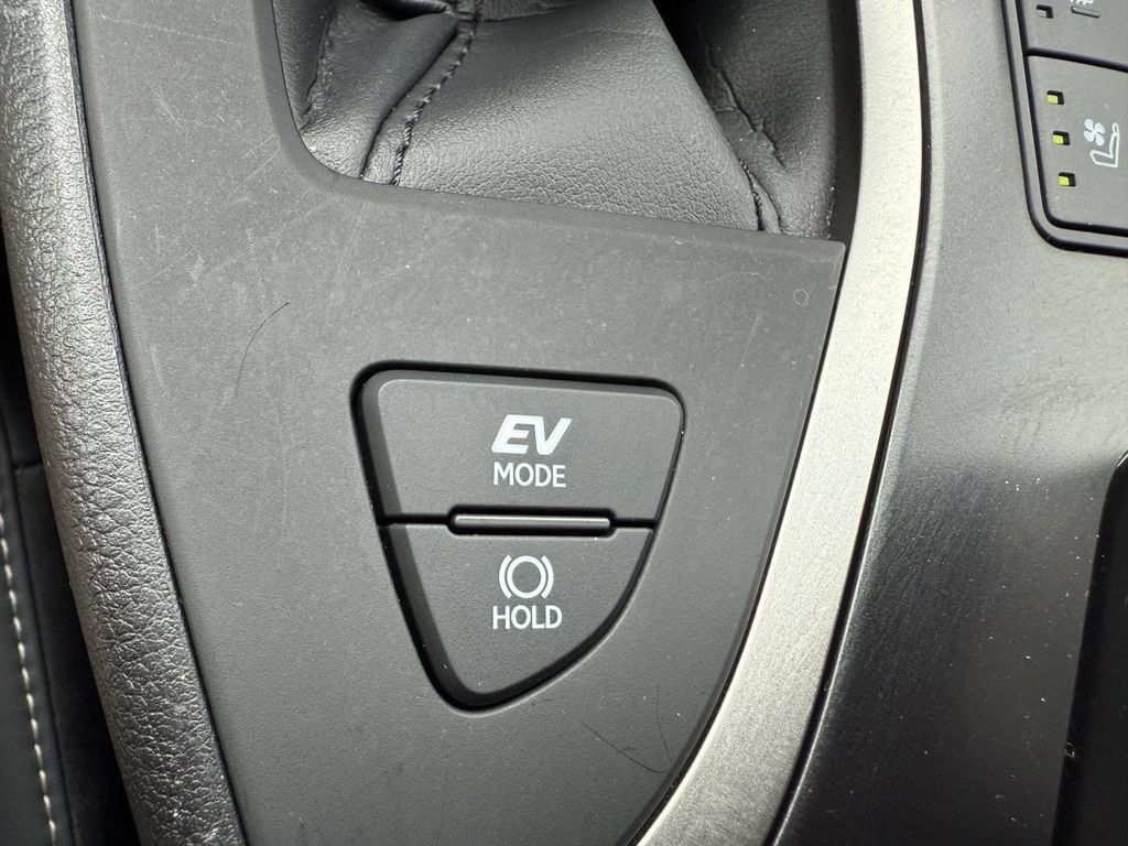 Used 2024 Lexus UX 250h F Sport AWD/4WD image 27