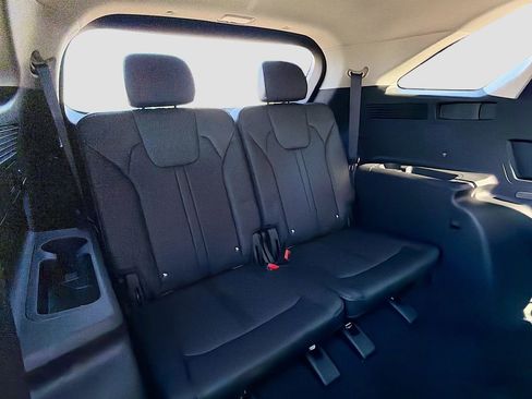 Used 2024 Kia Sorento S image 24