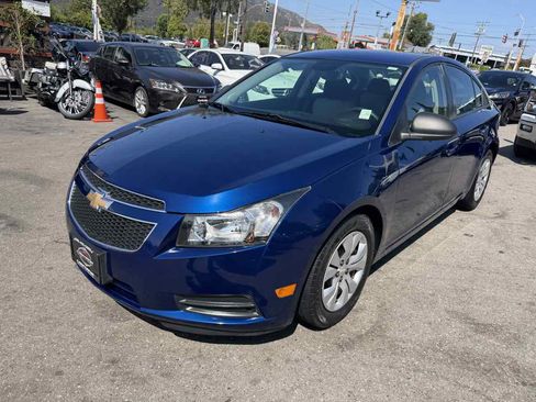 Used 2013 Chevrolet Cruze LS FWD image 3