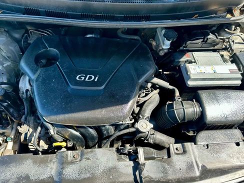 Used 2012 Hyundai Accent SE image 9