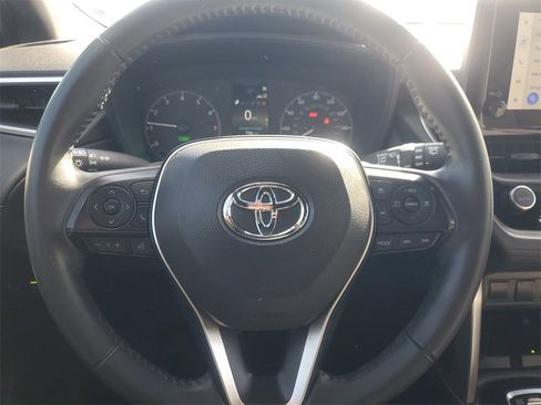 Used 2024 Toyota Corolla Cross SE image 19