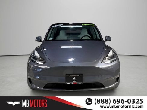 Used 2022 Tesla Model Y Long Range AWD/4WD image 2