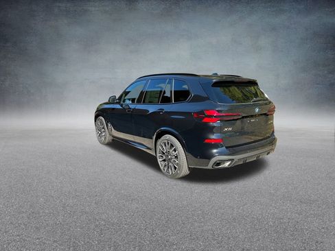 Used 2026 BMW X5 xDrive50e w/ M Sport Package image 7