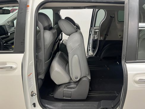 Used 2021 Toyota Sienna XLE w/ XLE Plus Package image 25