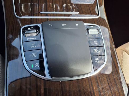 Used 2022 Mercedes-Benz GLC 300 image 9