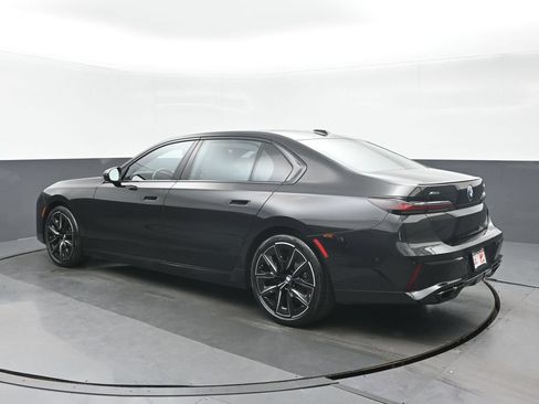 Used 2023 BMW 760i xDrive w/ Luxury Rear Seating Package AWD/4WD image 5